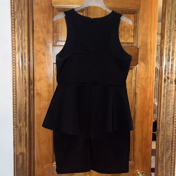 Black metaphor dress - Picture 3 of 4